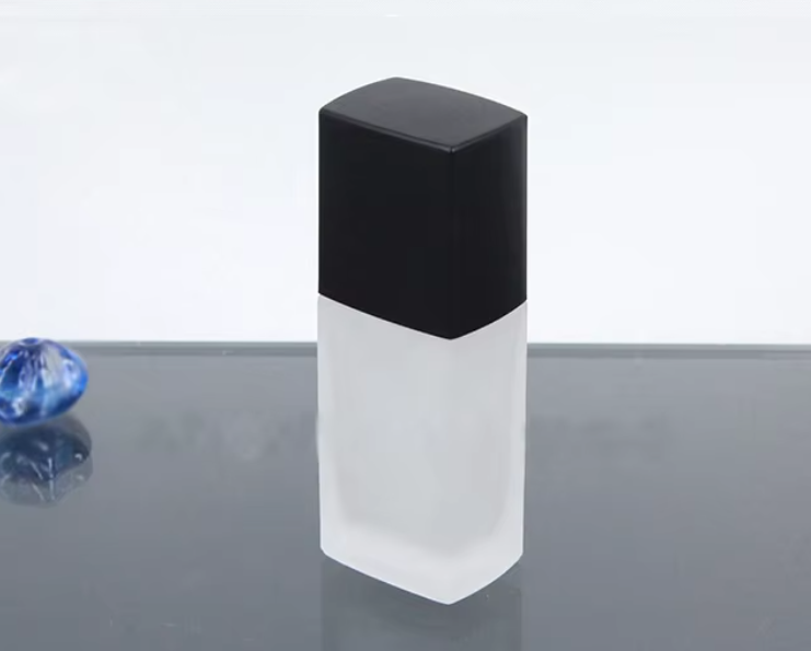 New Design Luxury Glass Cosmetic Cream Lotion Pump Bottle 30ml